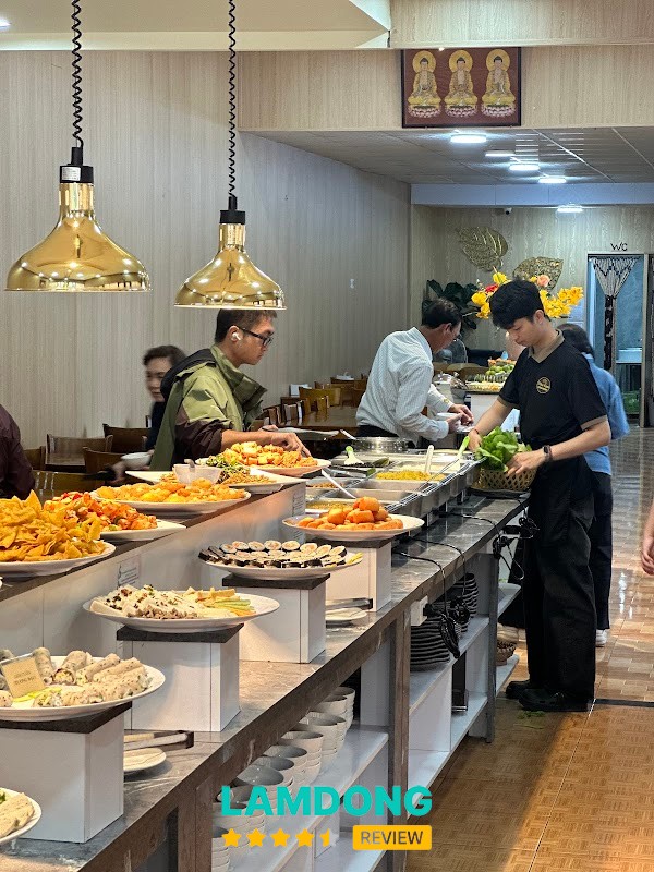 Buffet chay Nhà Tấm không gian thanh tịnh