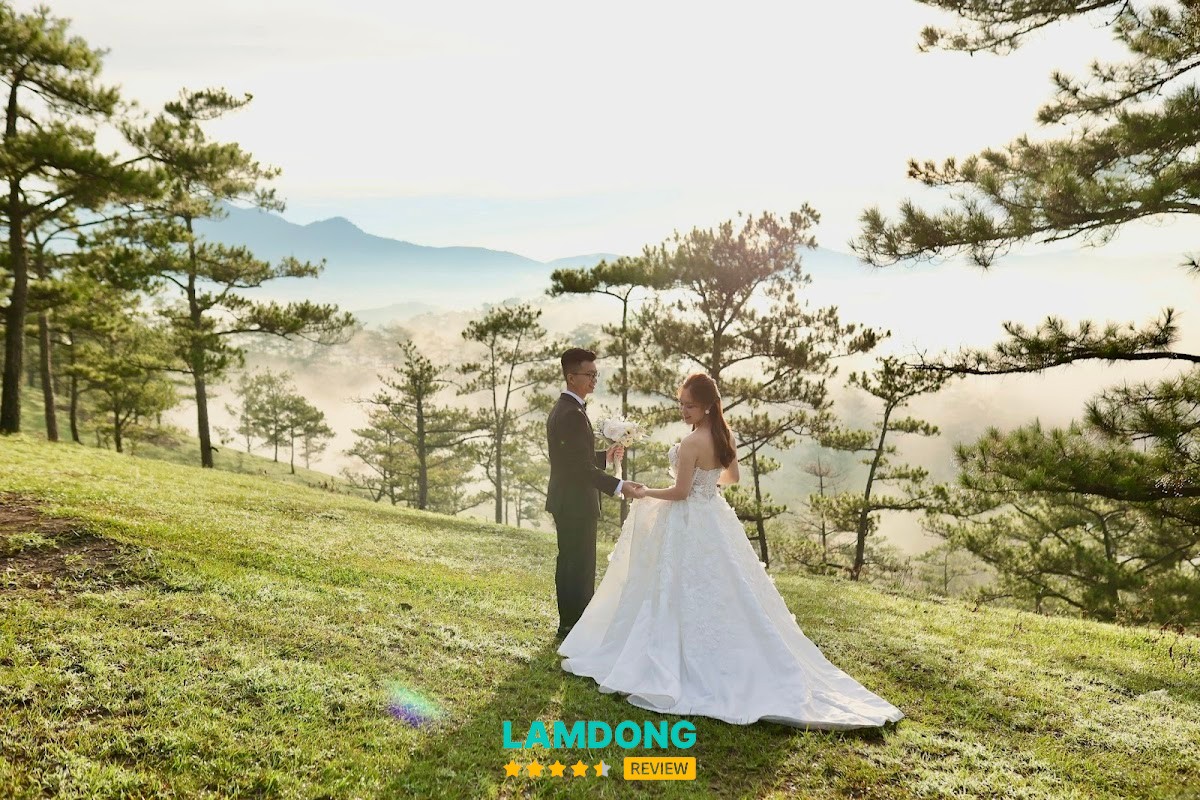 TuArt Wedding Đà Lạt váy cưới và ekip