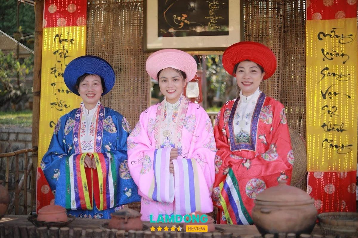 Gấm Hoa Studio – cho thuê áo dài chụp ảnh Đà Lạt