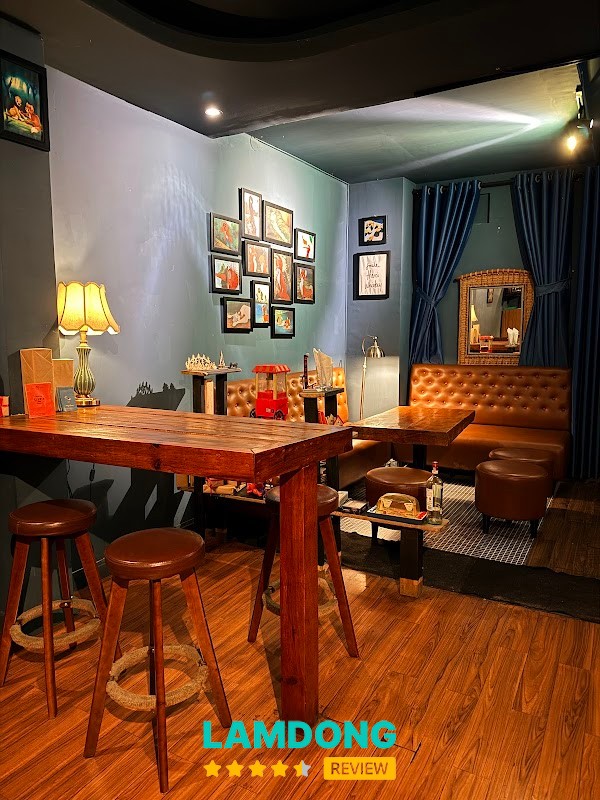 Fox’s Den hidden pub