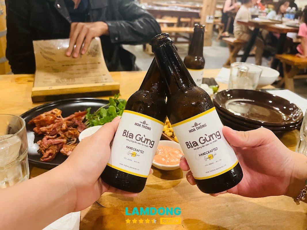 Hoa Thông Brewing không gian uống bia