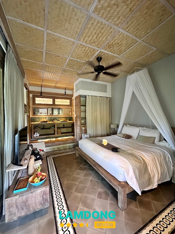 Sailing Club Resort khu vườn