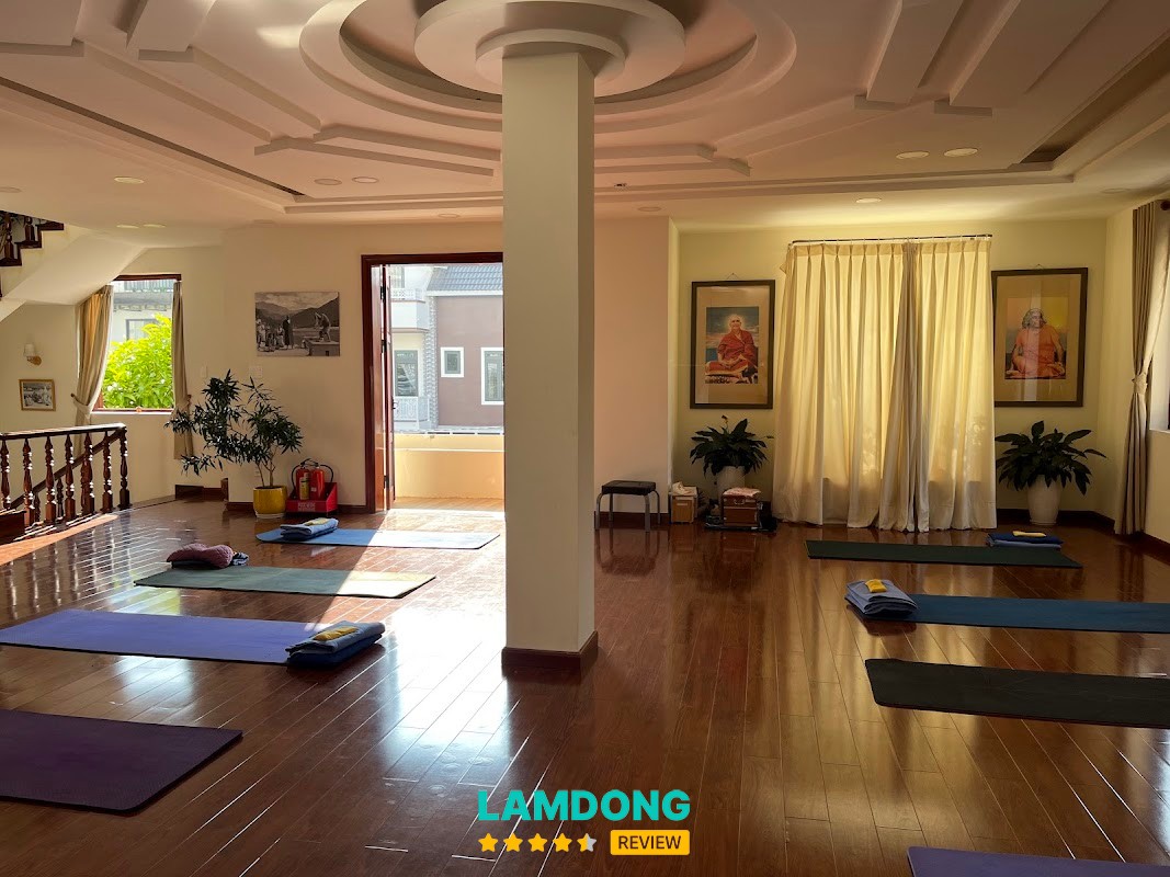 Sivananda Yoga Vedanta Center lớp yoga