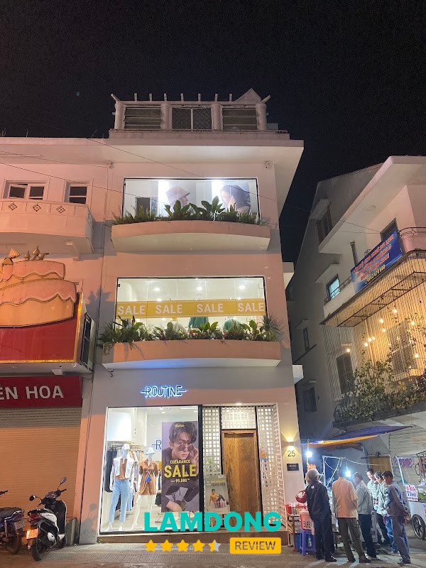 Routine Đà Lạt - không gian cửa hàng