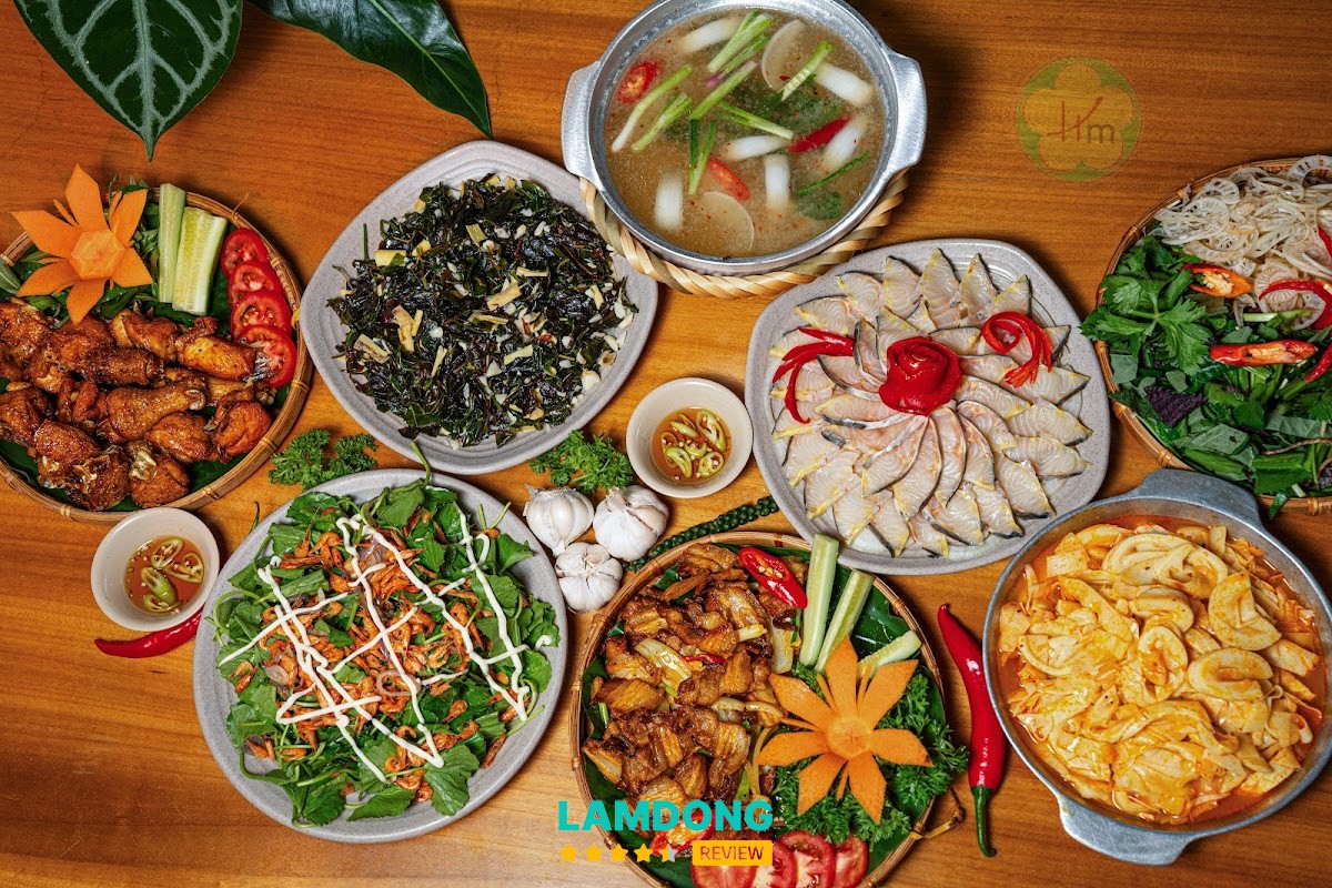 ĐIỀN TRANG HOA MAI 2 – không gian nhà hàng rộng