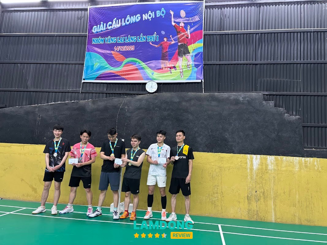 Sân Cầu Lông T&T Badminton – không gian sân
