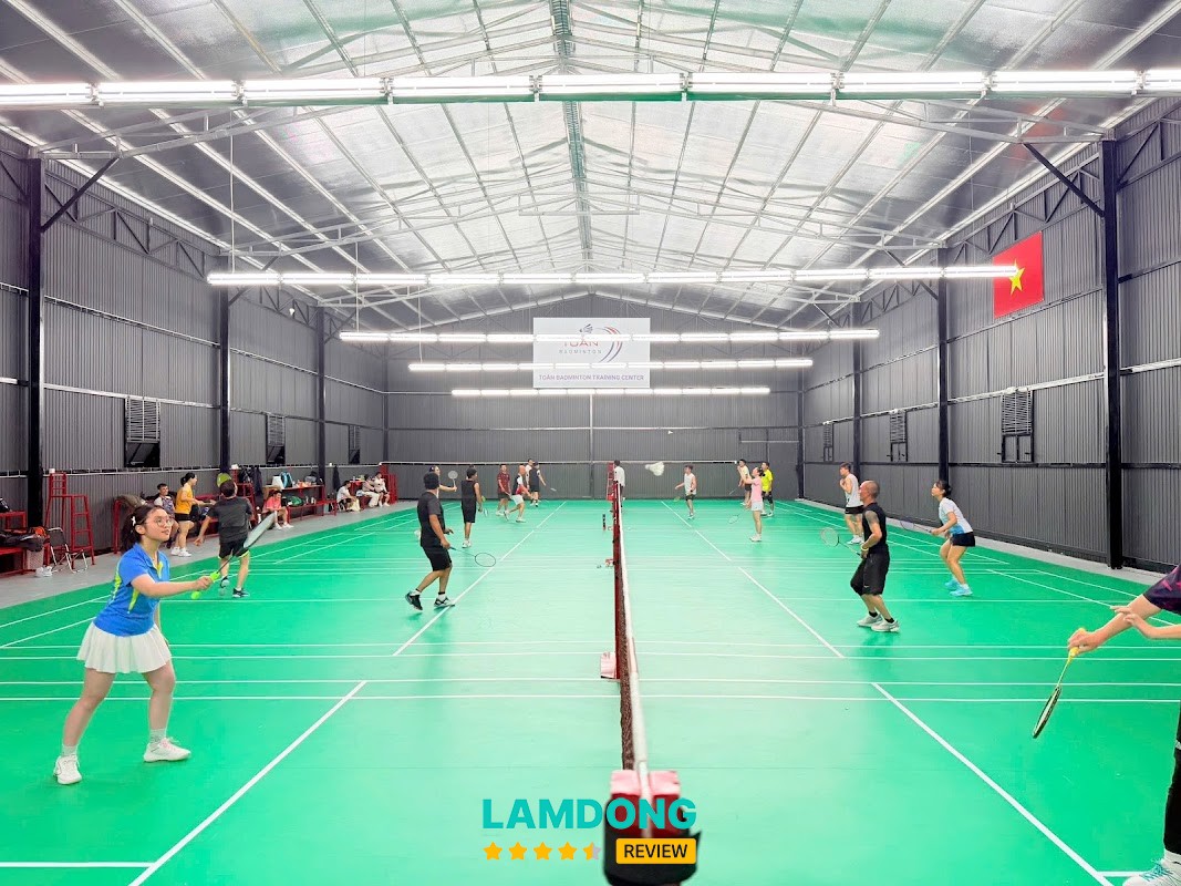 Sân cầu lông Toán BADMINTON Đà Lạt