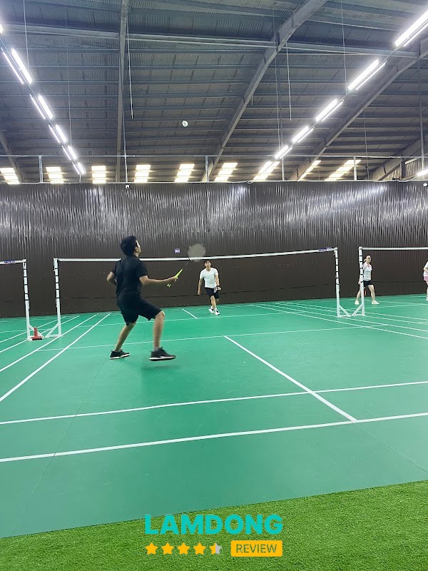 Sân cầu lông Cam Badminton – mặt sân