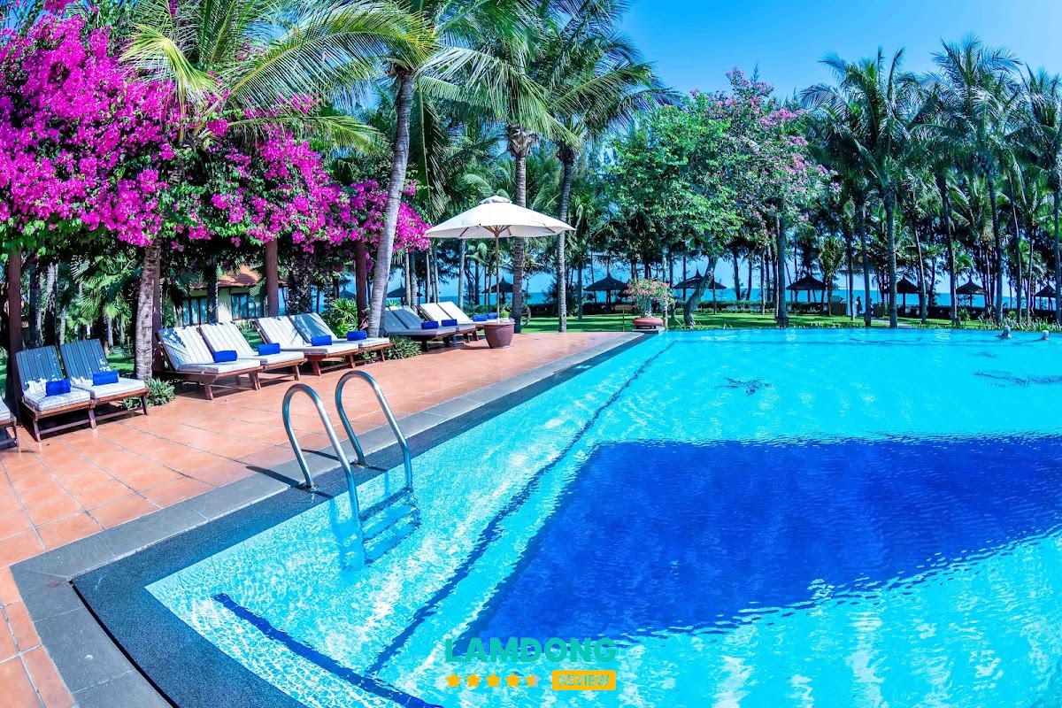 Sunny Beach Resort & Spa – 64-66 Nguyễn Đình Chiểu, St, Mũi Né